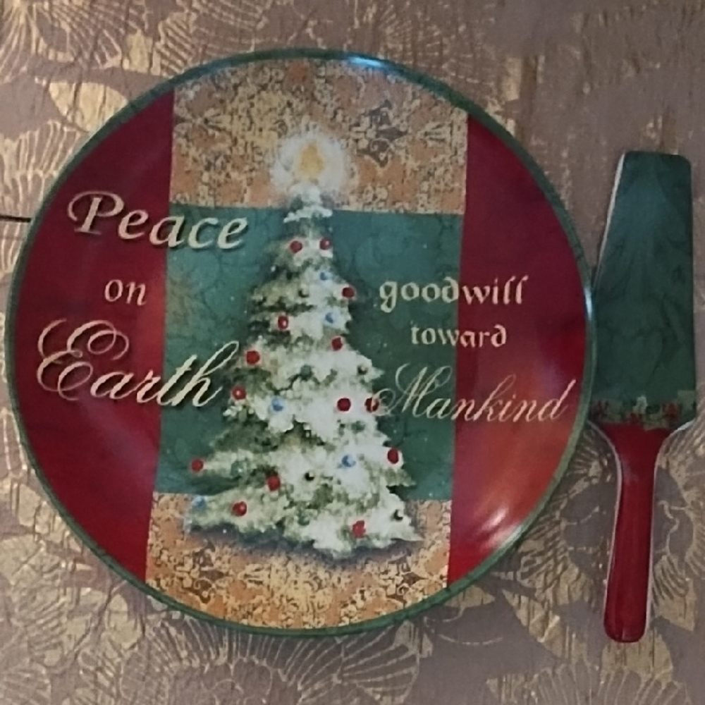 CERTIFIED INTERNATIONAL 2 PIECE CERAMIC CAKE CHRISTMAS.